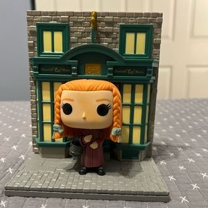 Ginny Weasley w/ Flourish & Blotts - Deluxe Funko #139, Target Exclusive, No box